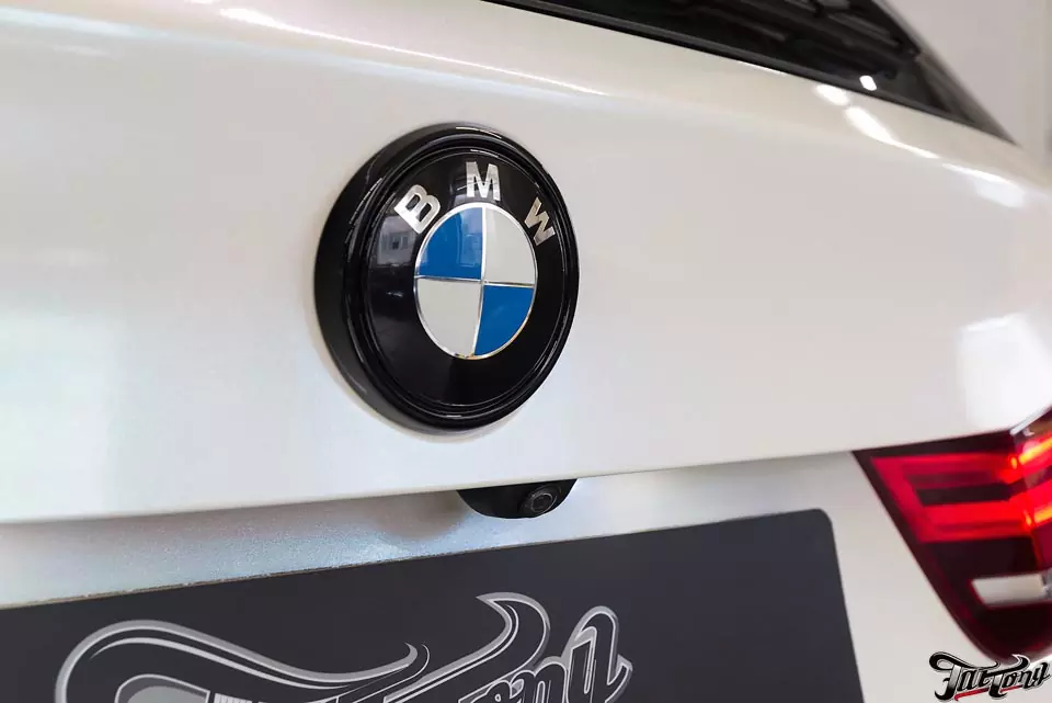 BMW X5. Оклейка кузова в белый перламутр.